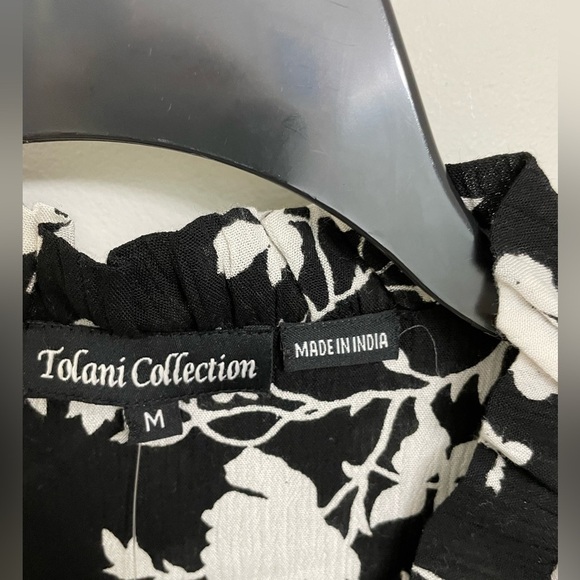 Button down blouse with ruffle trim - Picture 3 of 8